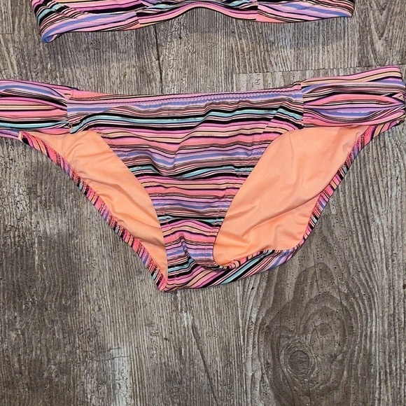 VS Large bottom 34D top - Picture 2 of 6